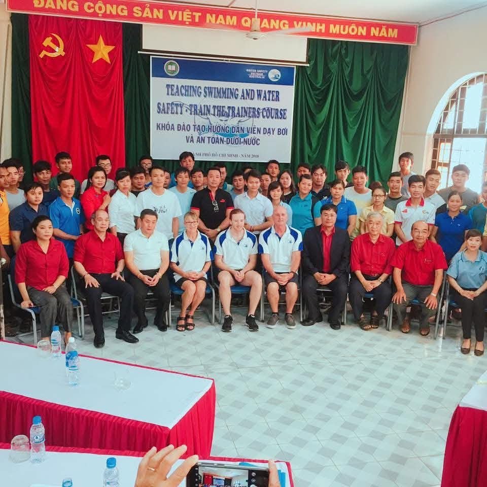 sứ mệnh dạy bơi sinh tồn